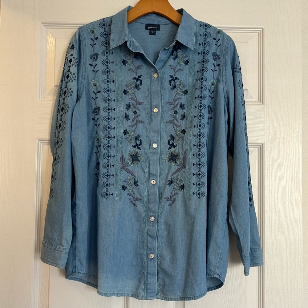 J. Jill Denim Floral Embroidered Button Down Shirt 100% Cotton in Size Small
